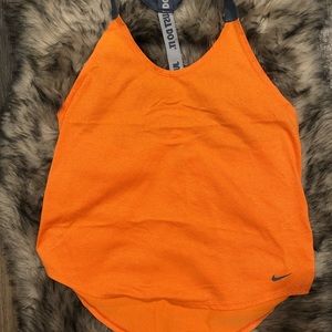 Nike Elastika Dri-fit tanks